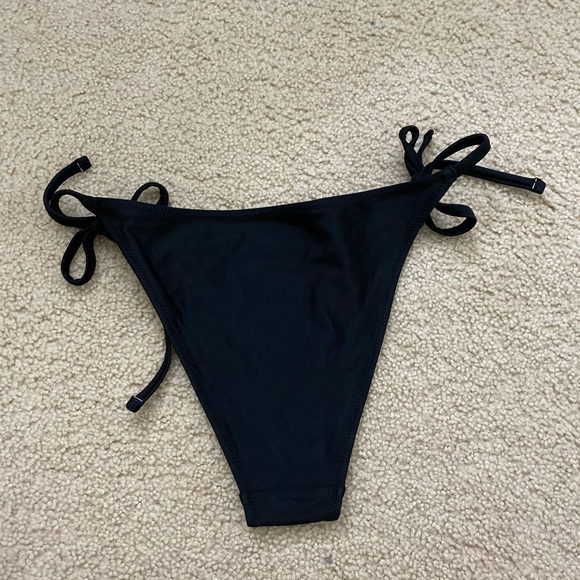 SOLD ON MERC@RI - Picture 2 of 3